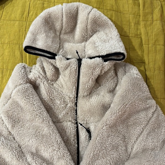 fluffy yarn fleece full zip jacket, super soft, worn only once! like brand new. - Picture 3 of 4